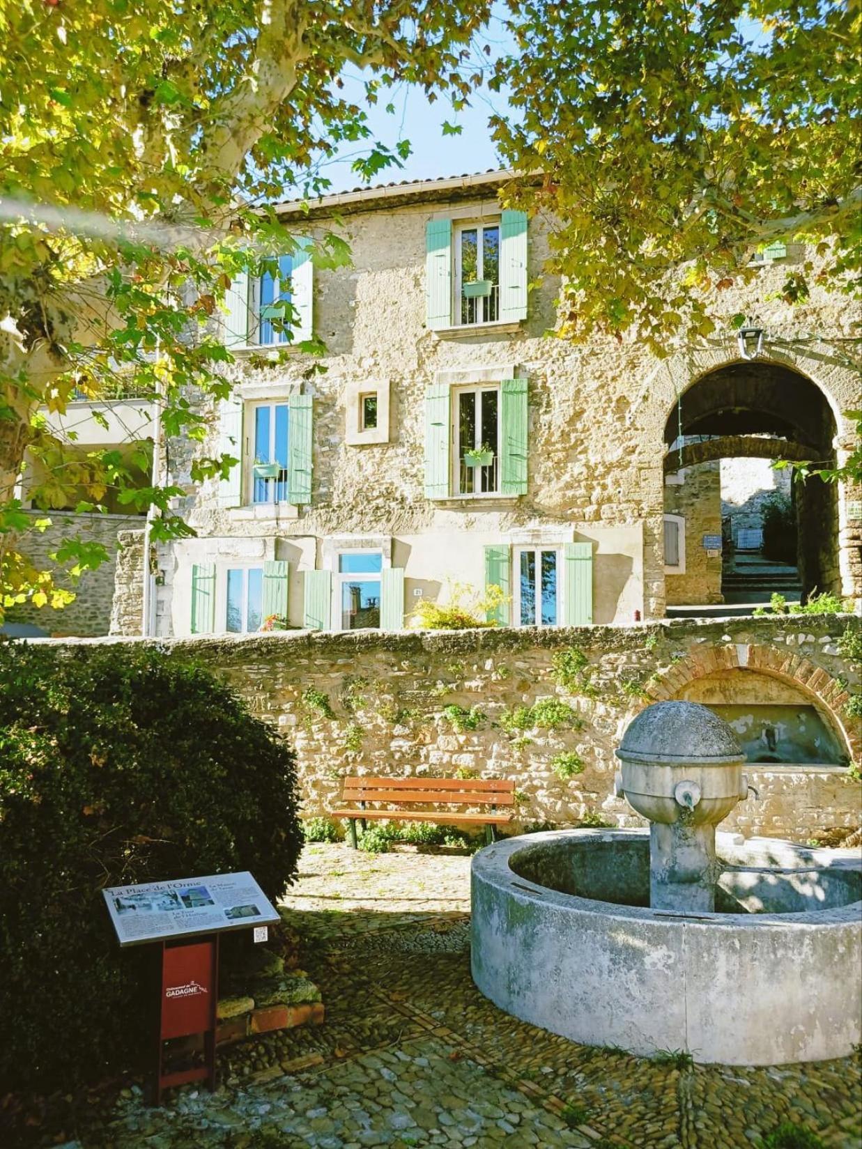 L'Appartement De L'Arche Châteauneuf-de-Gadagne Exterior foto